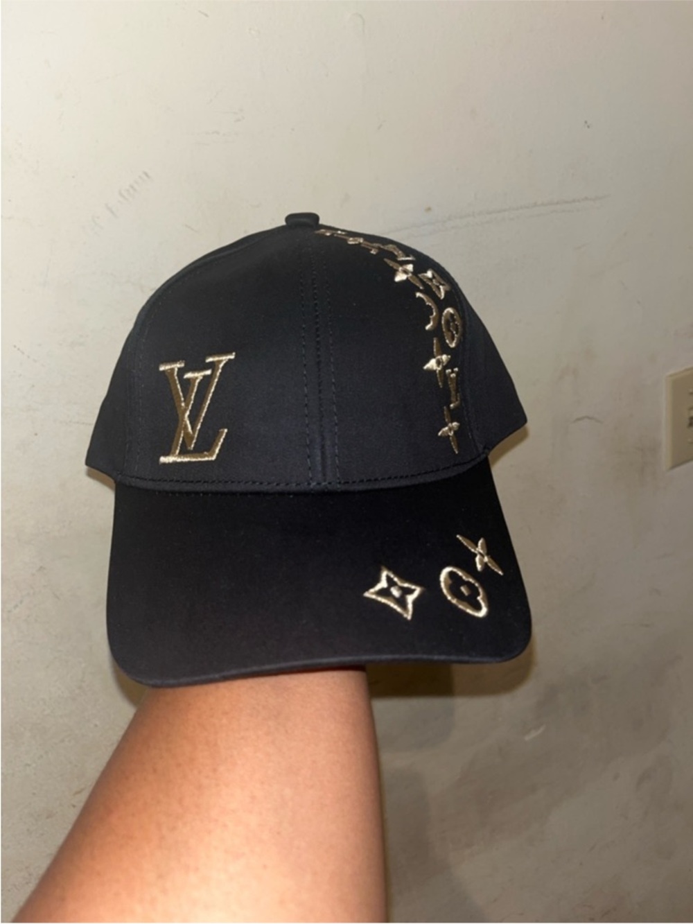 Cute fashion unisex Black Cap with Contrast Gold Tag